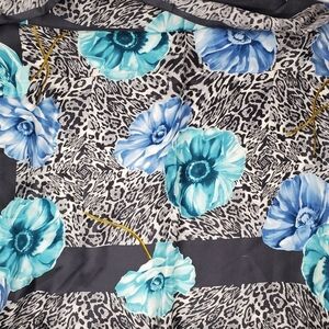 🌟Host Pick🌟100% SILK SCARF- Women's- OSCAR DE LA RENTA- Floral- Animal Print